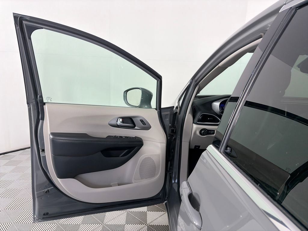 Used 2022 Chrysler Pacifica Touring-L FWD image 10