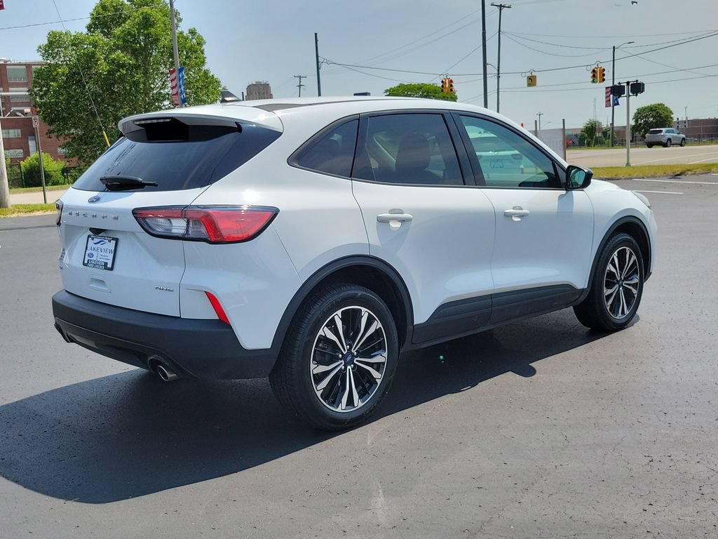 Certified 2022 Ford Escape SE w/ SE Sport Appearance Package AWD/4WD image 3