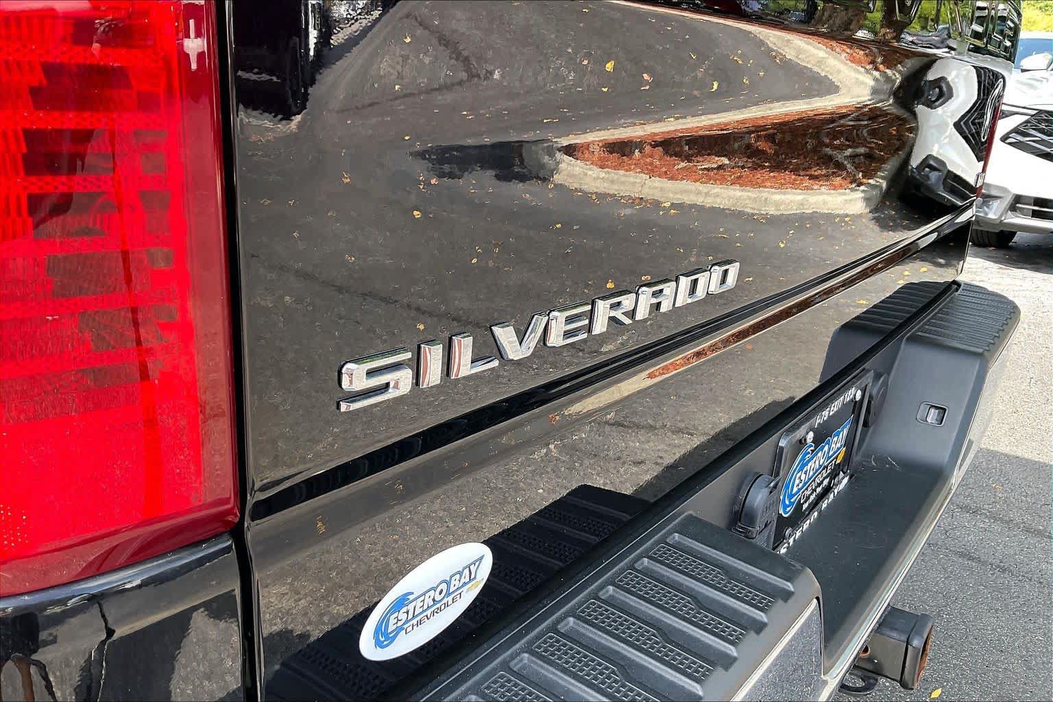 Used 2023 Chevrolet Silverado 1500 LT AWD/4WD image 9