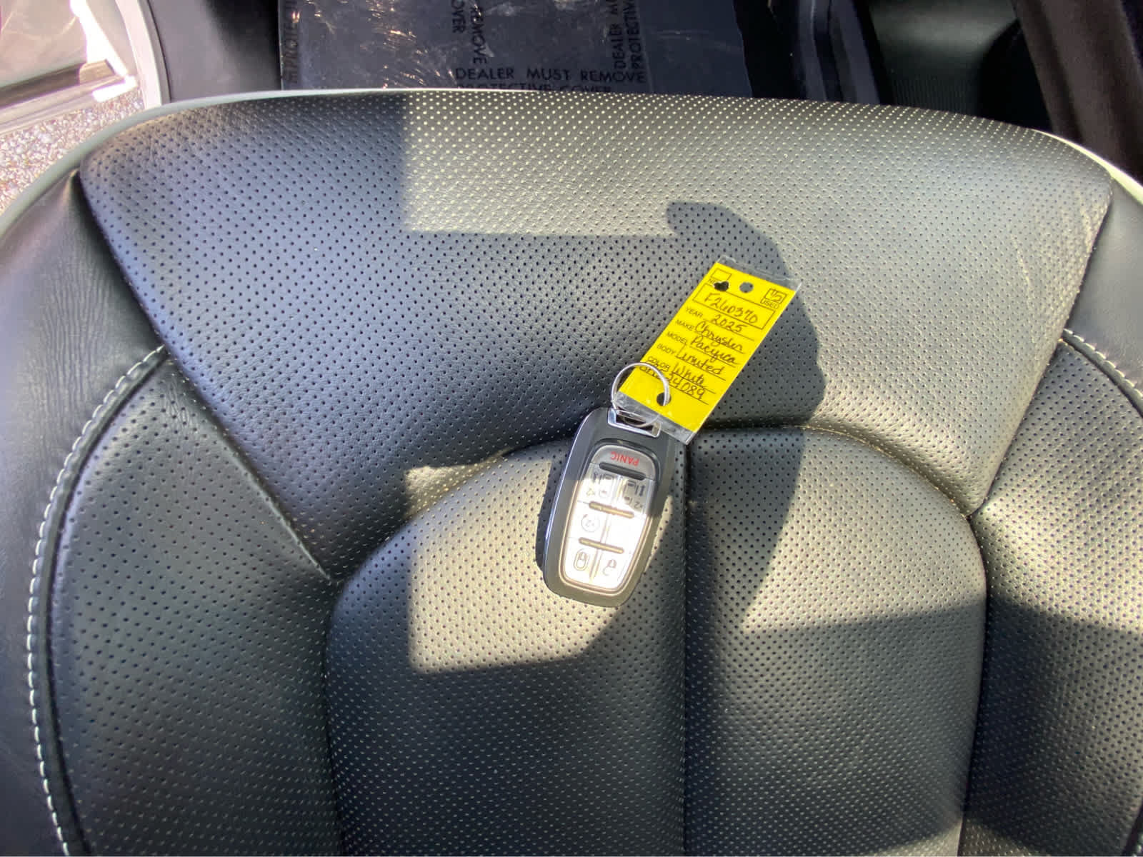 Used 2025 Chrysler Pacifica Limited FWD image 43