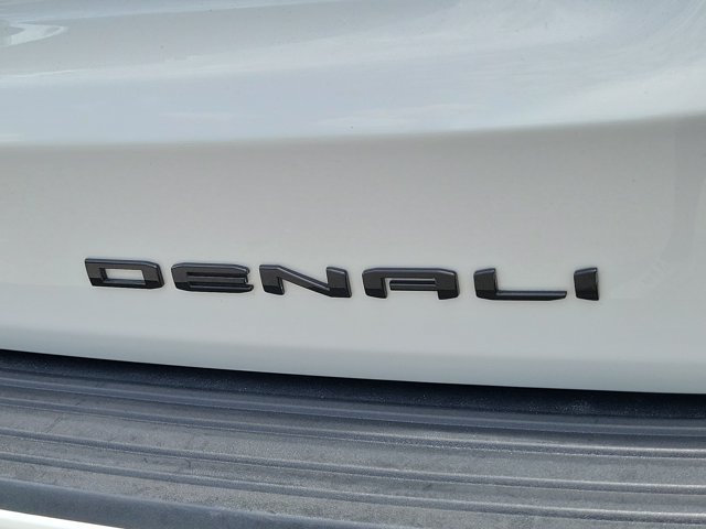 Used 2023 GMC Yukon XL Denali Ultimate AWD/4WD image 11