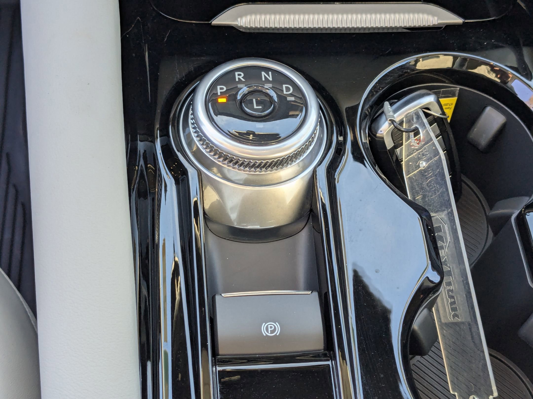 Certified 2025 Ford Explorer Platinum w/ LUX Leather Package image 31