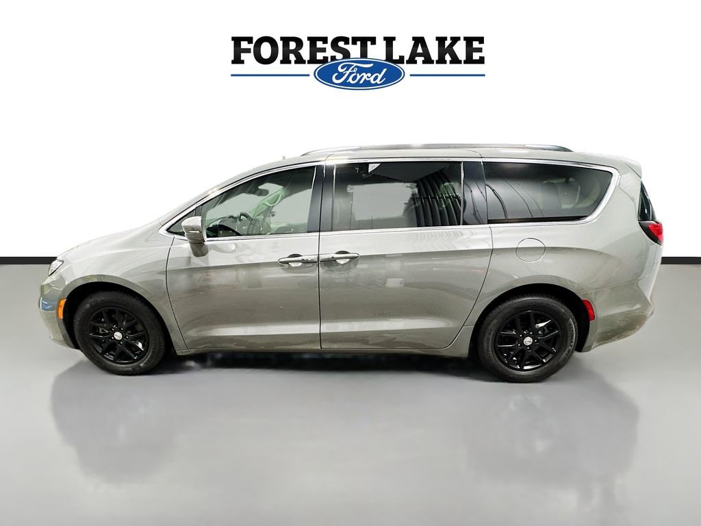 Used 2022 Chrysler Pacifica Touring-L FWD image 4
