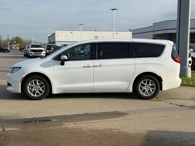 Used 2022 Chrysler Voyager LX video 2