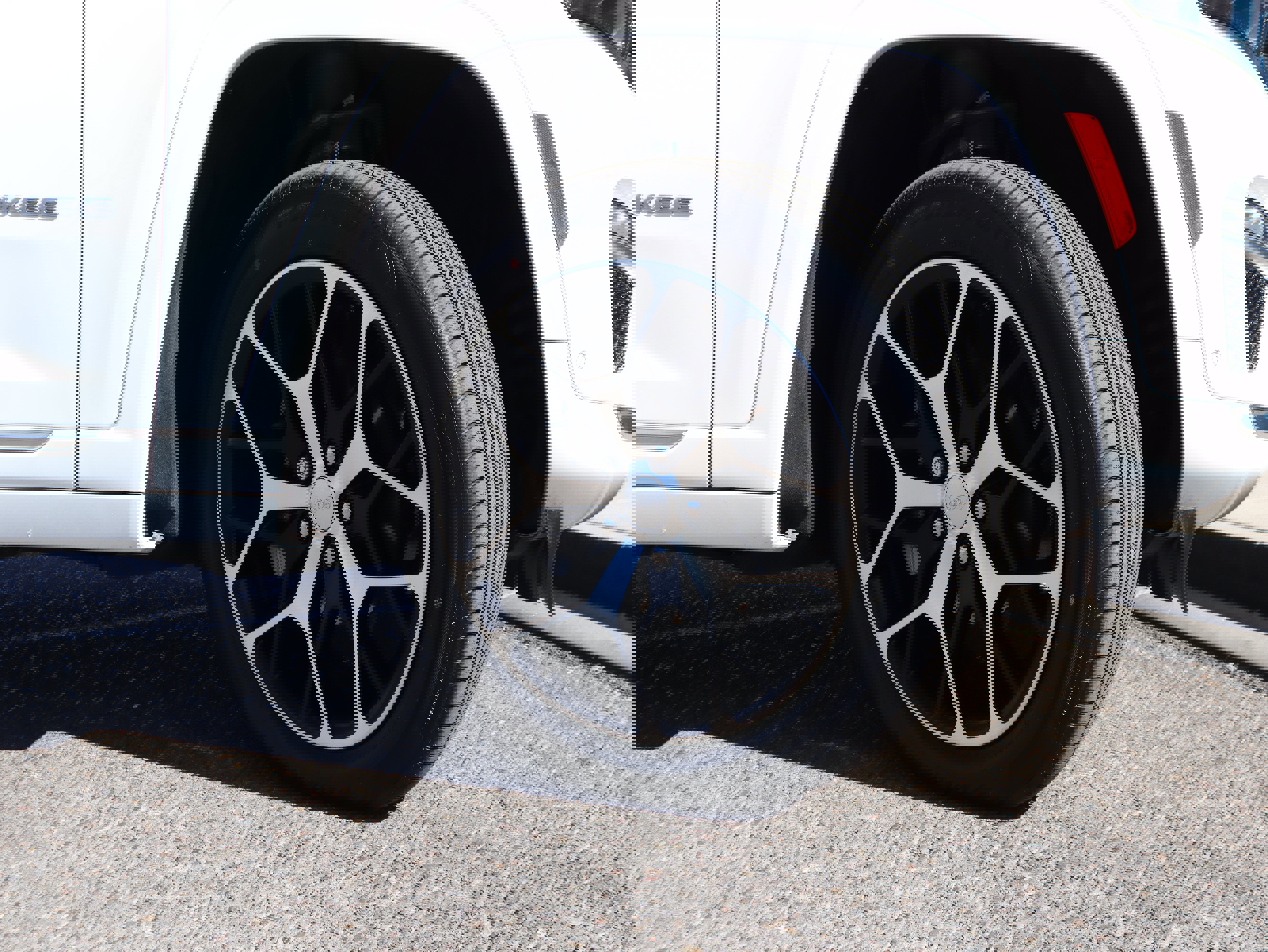 Used 2023 Jeep Grand Cherokee Summit image 13