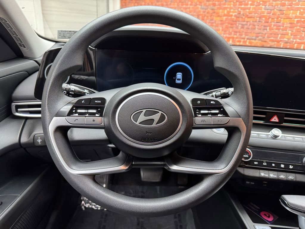 Used 2024 Hyundai Elantra SEL FWD image 12