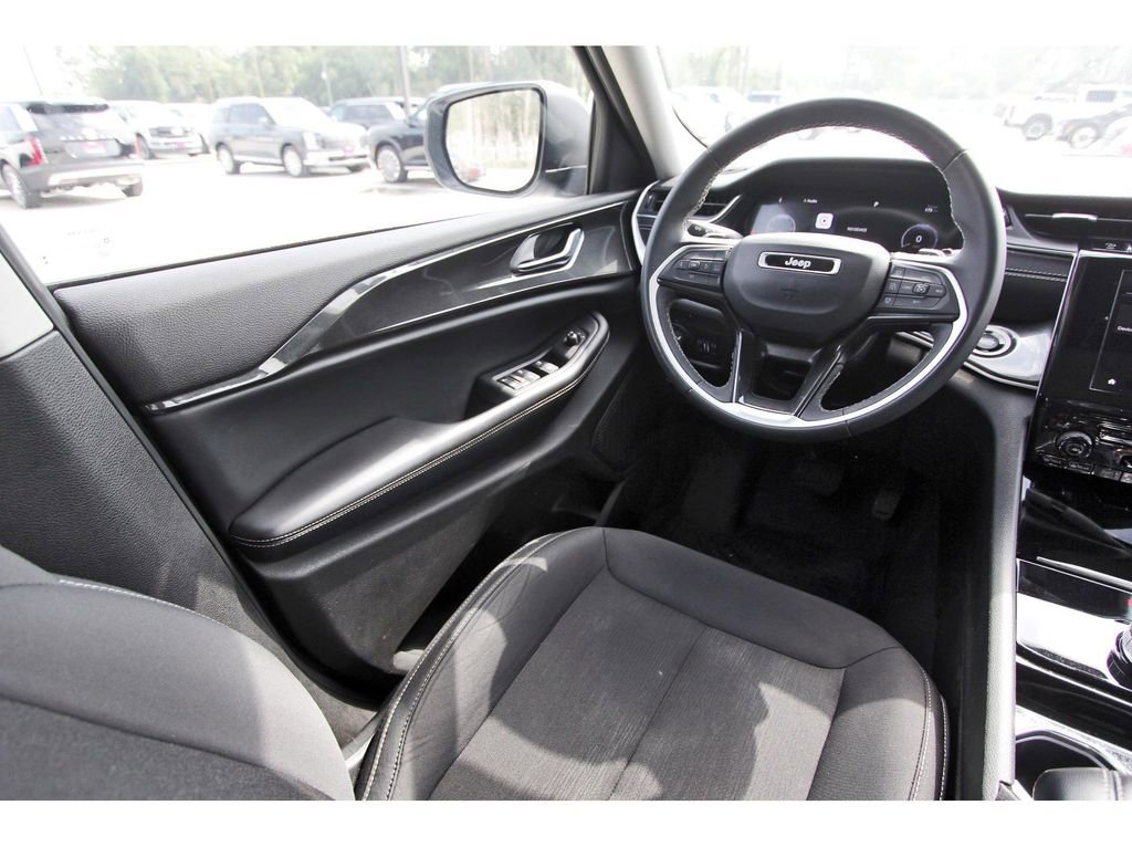 Used 2023 Jeep Grand Cherokee L Laredo AWD/4WD image 13