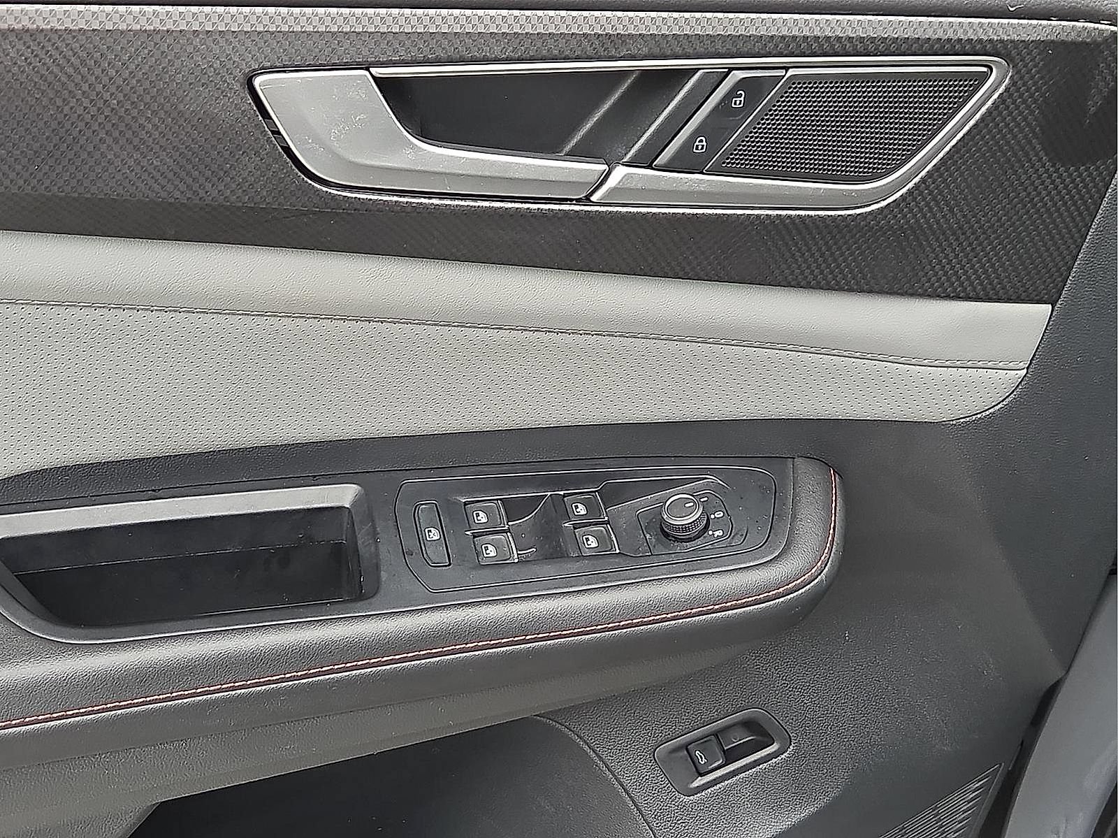 Used 2025 Volkswagen Atlas Peak Edition SE AWD/4WD image 14