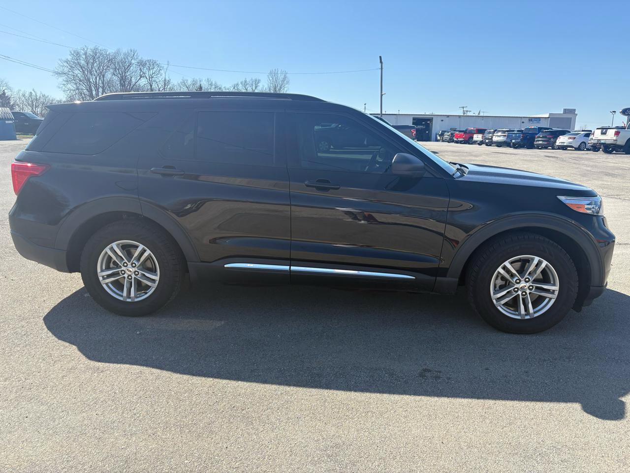 Certified 2022 Ford Explorer XLT RWD image 2