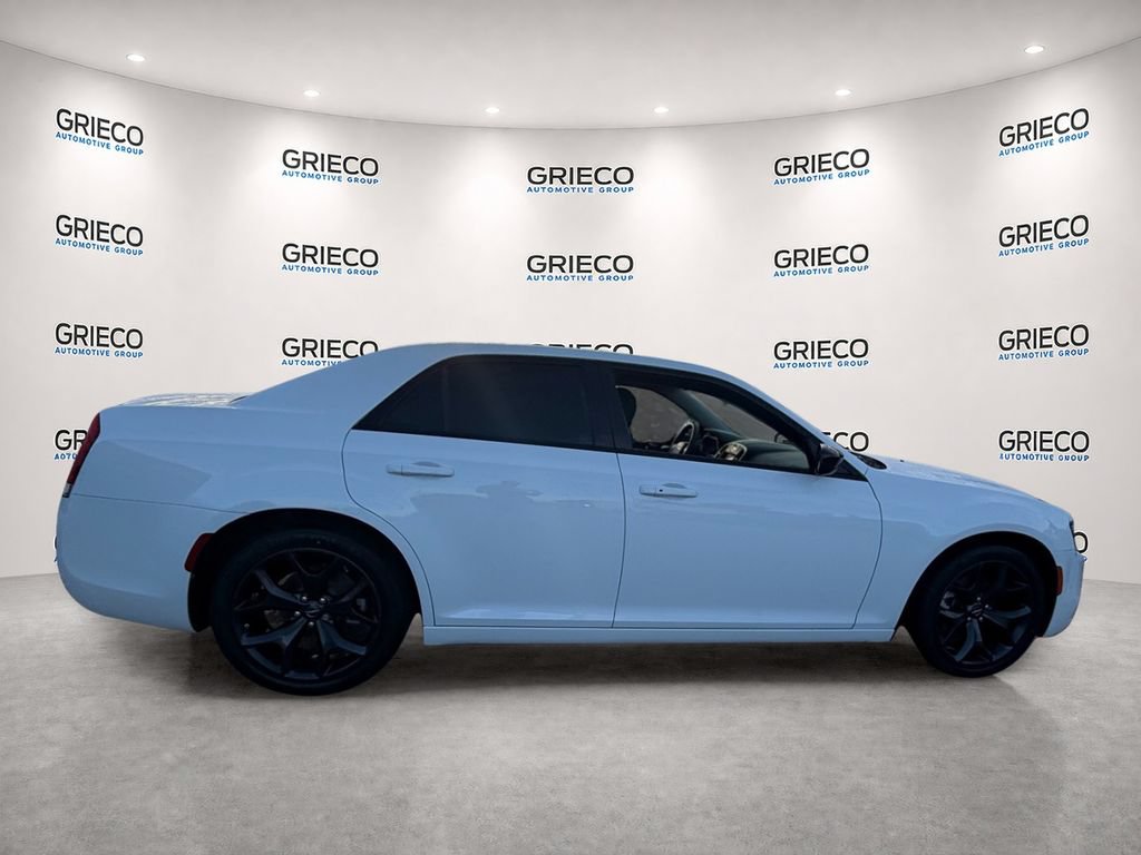 Used 2023 Chrysler 300 Touring w/ Safetytec Plus Group RWD image 8