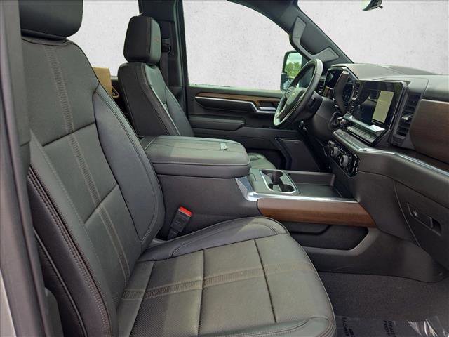Used 2024 Chevrolet Silverado 2500 High Country w/ High Country Premium Package AWD/4WD image 18