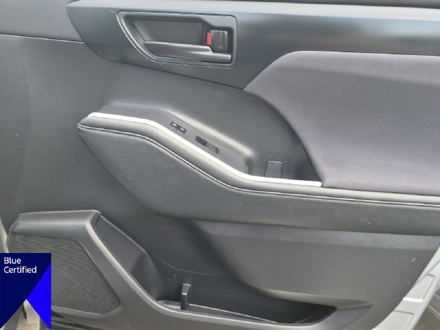 Used 2024 Toyota Highlander LE FWD image 37