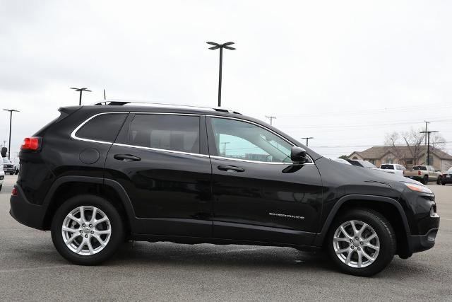 Used 2017 Jeep Cherokee Latitude image 2