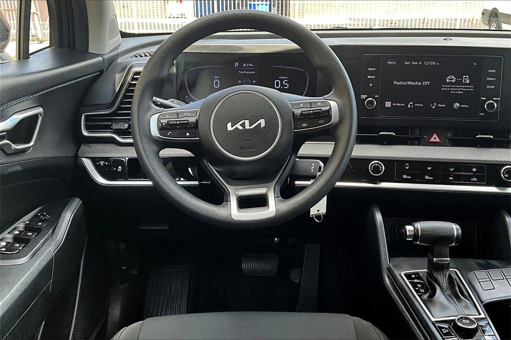 Used 2024 Kia Sportage LX image 5