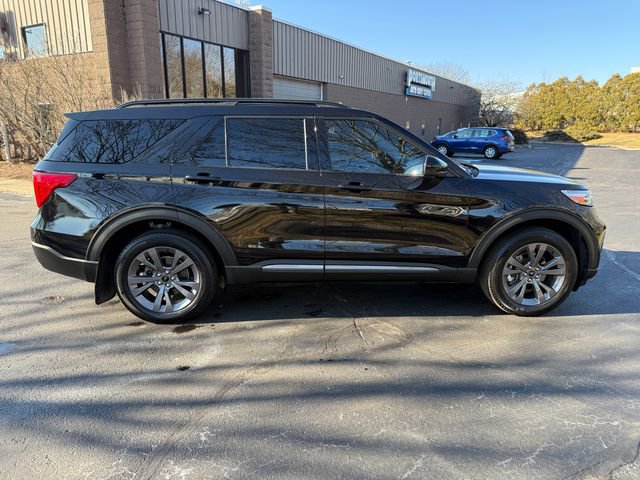 Certified 2022 Ford Explorer XLT w/ Equipment Group 202A image 3