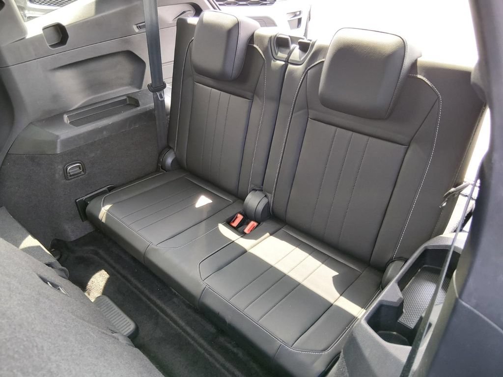 Used 2023 Volkswagen Tiguan SE R-Line FWD image 14