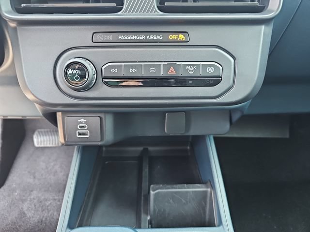 Certified 2025 Ford Maverick XL FWD image 28