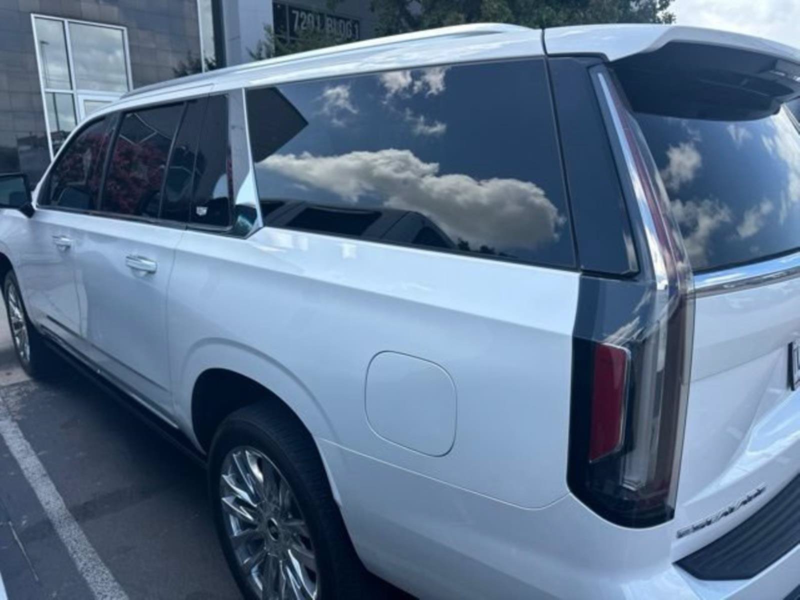 Used 2024 Cadillac Escalade ESV Premium Luxury w/ Performance Package AWD/4WD image 4