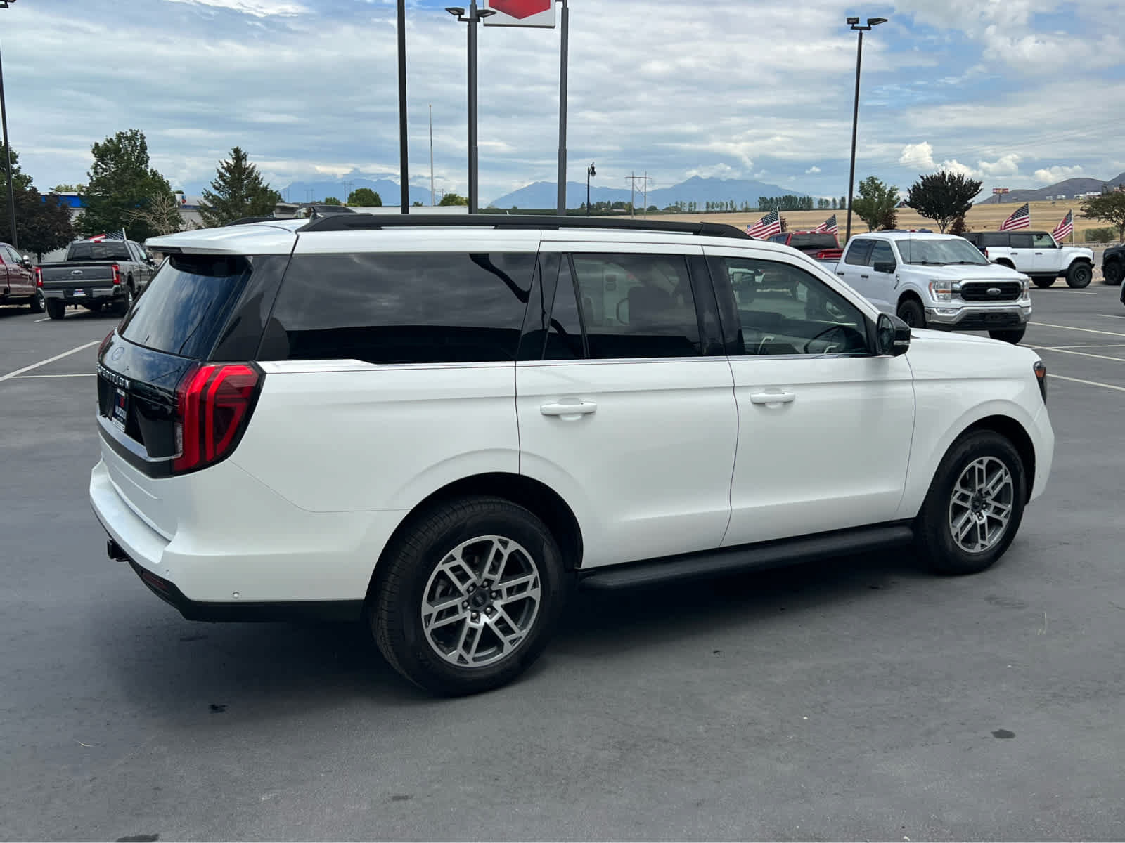 Certified 2025 Ford Expedition Active AWD/4WD image 7