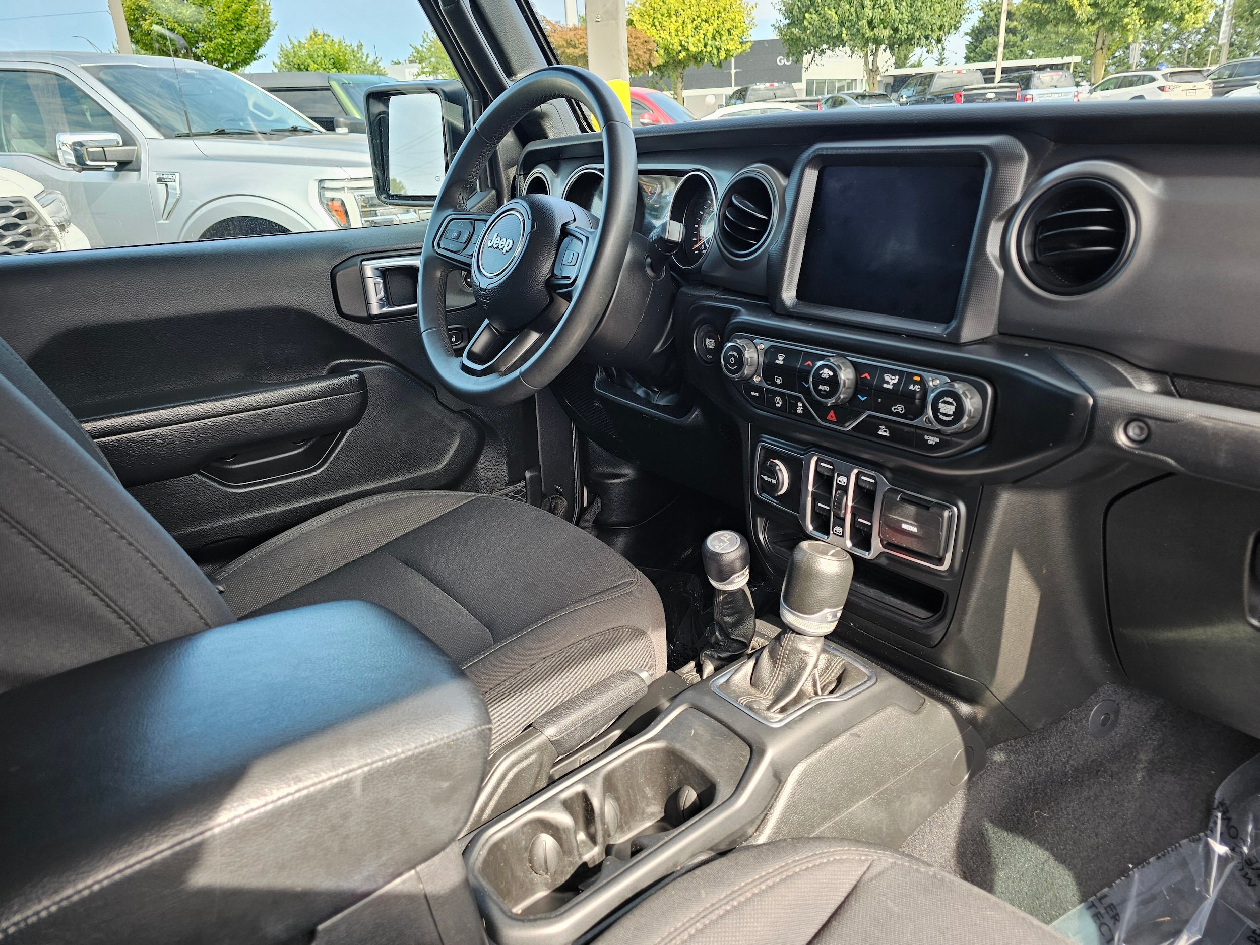 Used 2023 Jeep Gladiator Sport AWD/4WD image 11