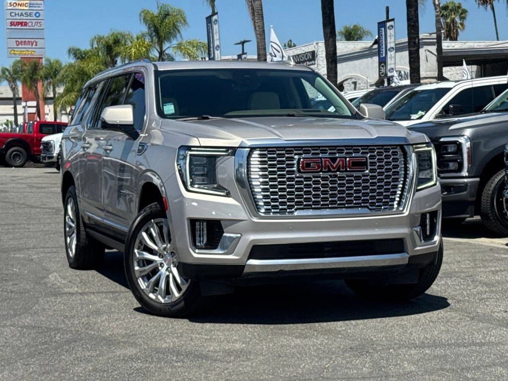 Used 2023 GMC Yukon XL Denali w/ Denali Reserve Package AWD/4WD image 3