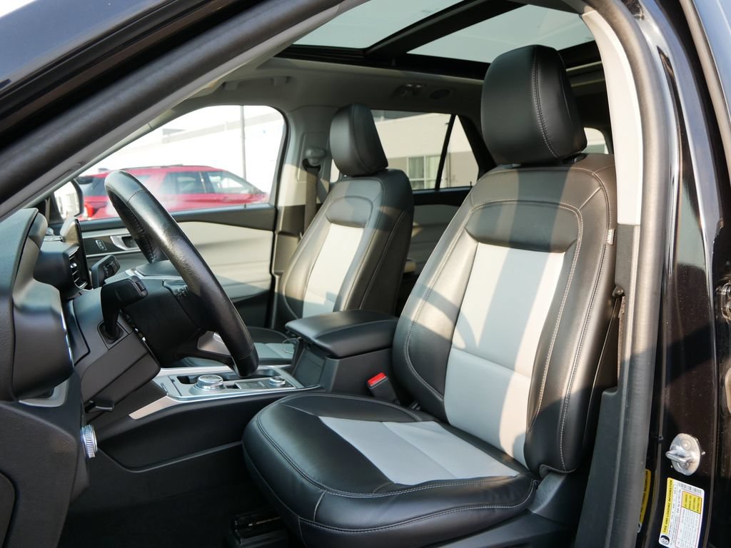 Certified 2023 Ford Explorer XLT w/ Equipment Group 202A AWD/4WD image 9