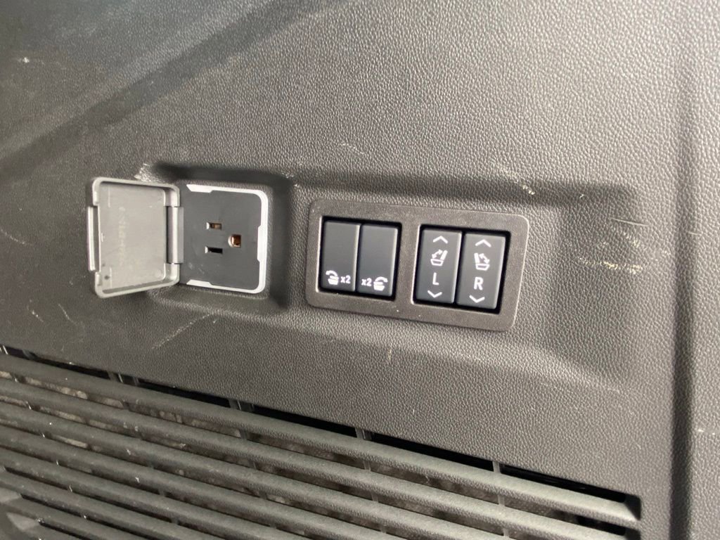 Used 2025 GMC Yukon AT4 Ultimate image 29