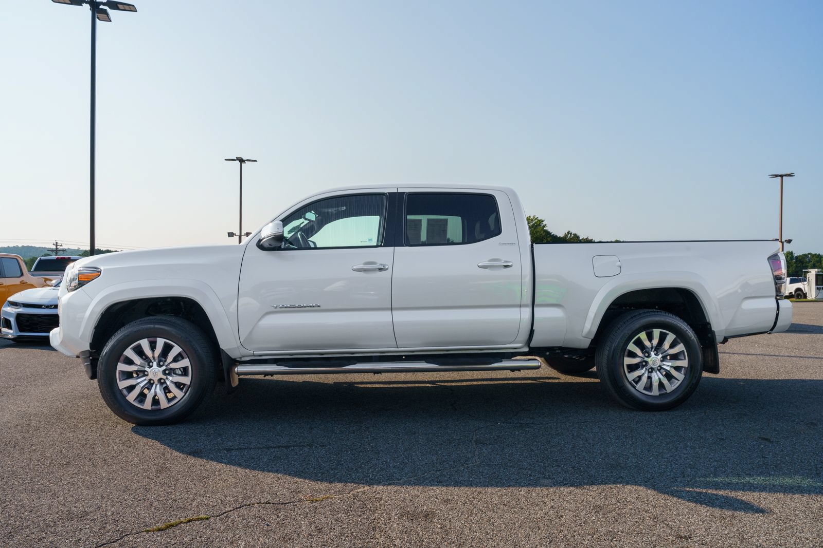Used 2023 Toyota Tacoma Limited AWD/4WD image 4