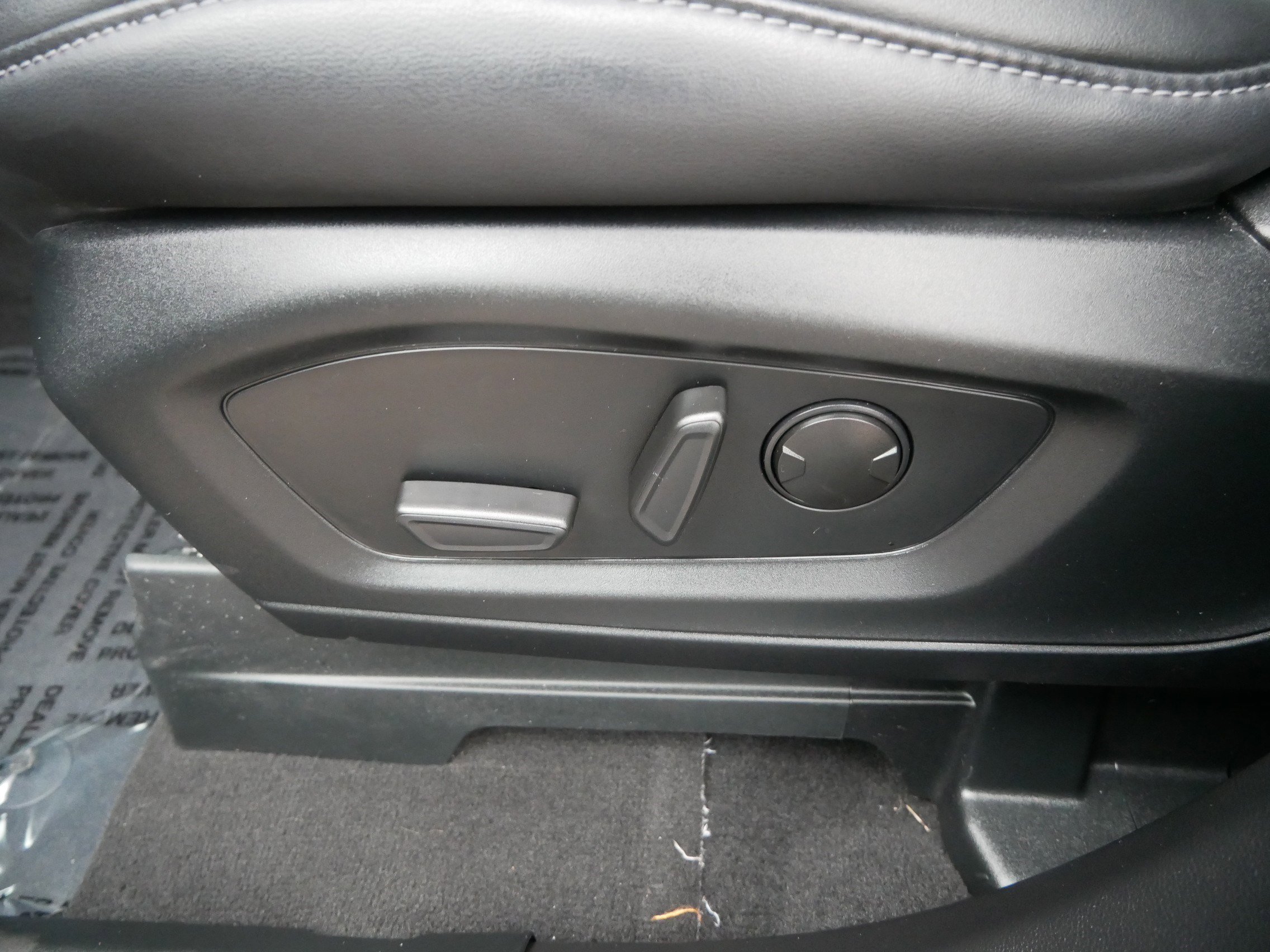 Certified 2024 Ford Explorer XLT w/ Equipment Group 202A image 19