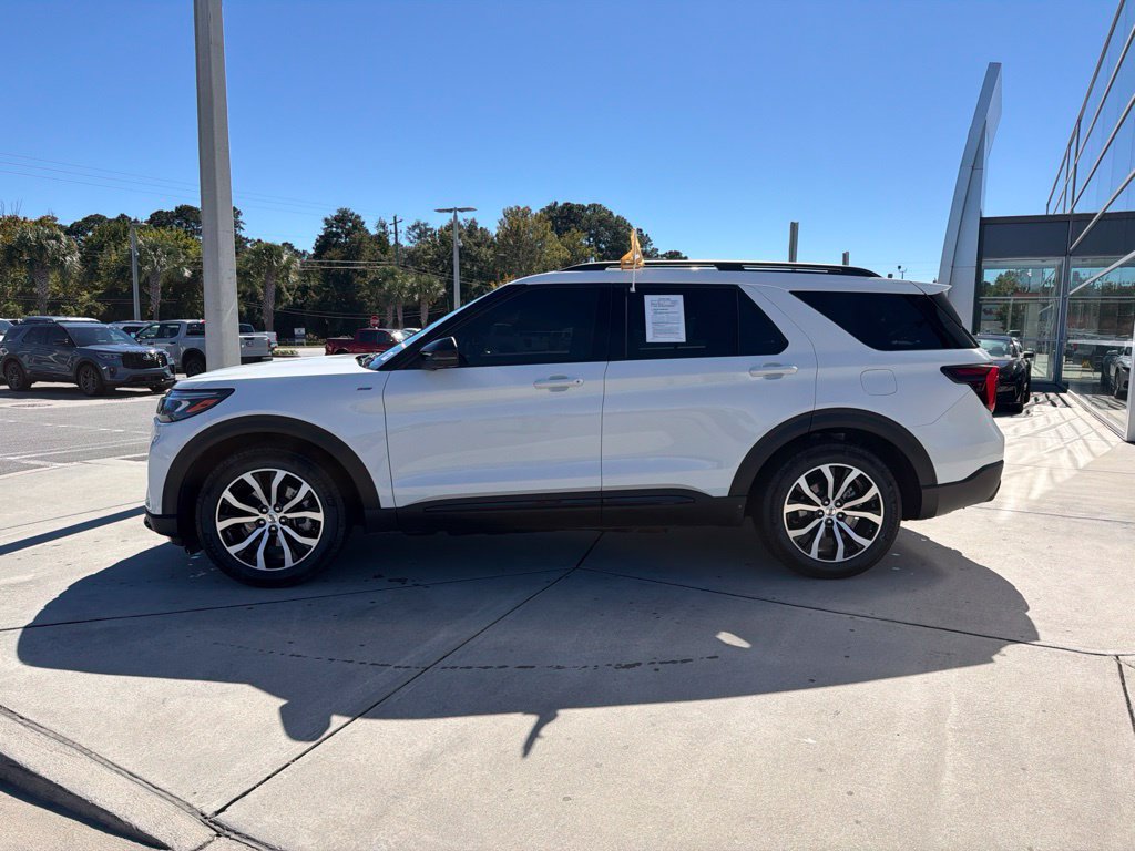 Certified 2025 Ford Explorer ST-Line RWD image 5