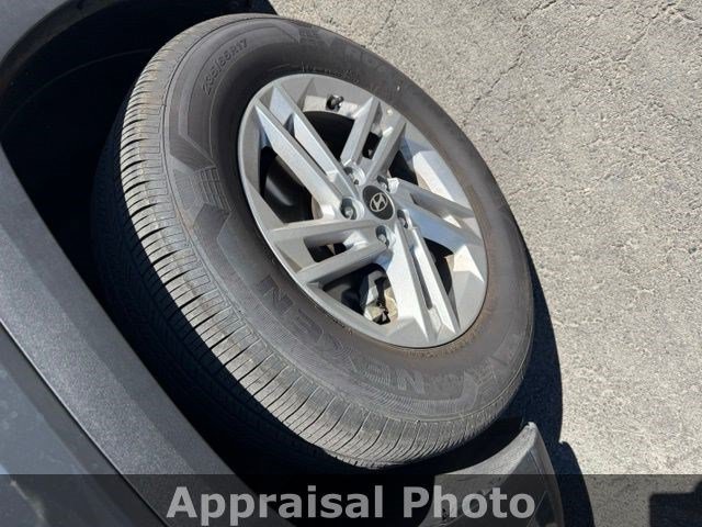 Used 2025 Hyundai Tucson SE AWD/4WD image 8