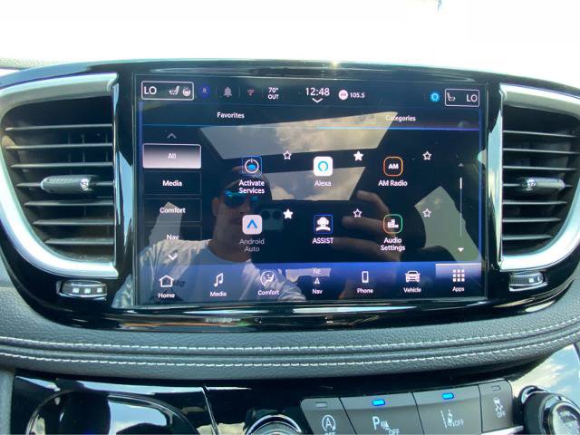 Used 2025 Chrysler Pacifica Limited FWD image 38