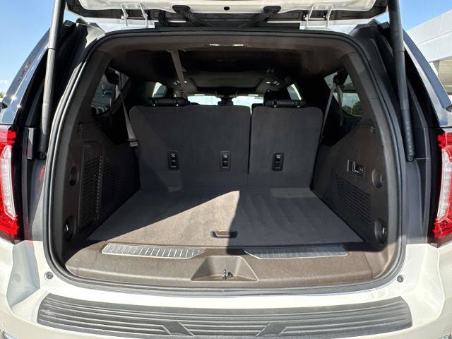 Used 2023 GMC Yukon XL Denali RWD image 13