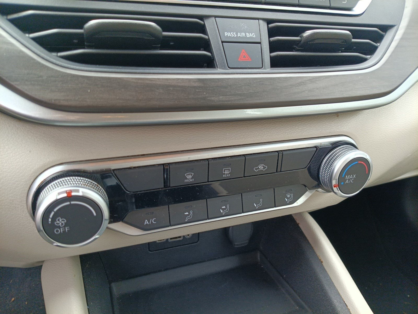 Used 2025 Nissan Altima 2.5 SV FWD image 13