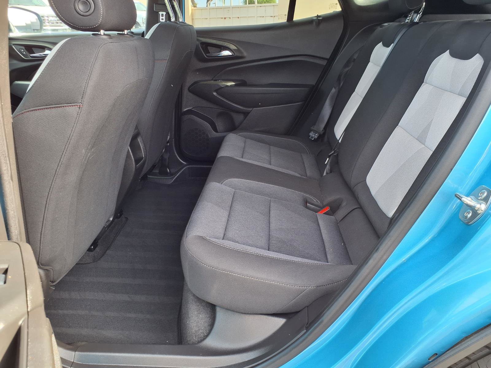 Used 2025 Chevrolet Trax RS w/ Sunroof Package FWD image 17