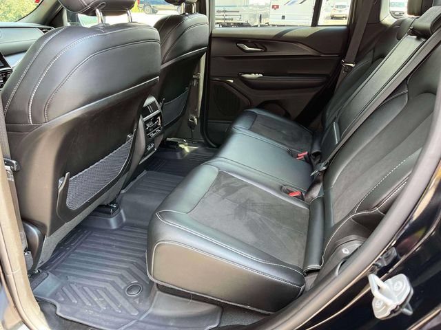 Used 2025 Jeep Grand Cherokee Altitude AWD/4WD image 18