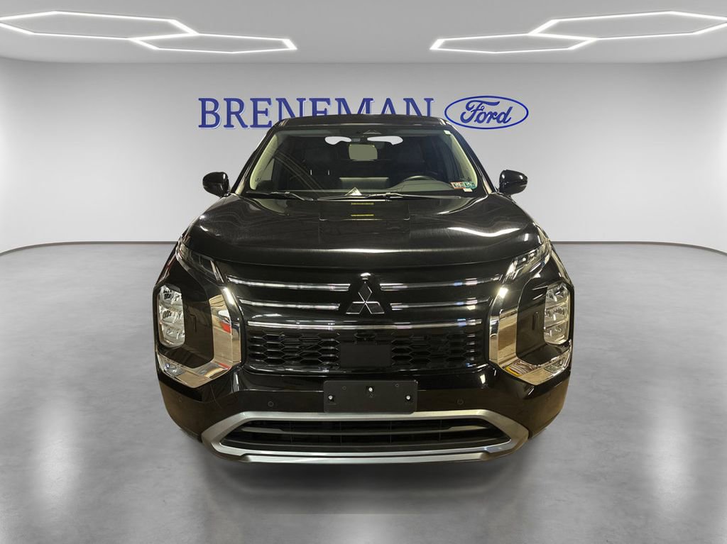 Used 2025 Mitsubishi Outlander SE image 10