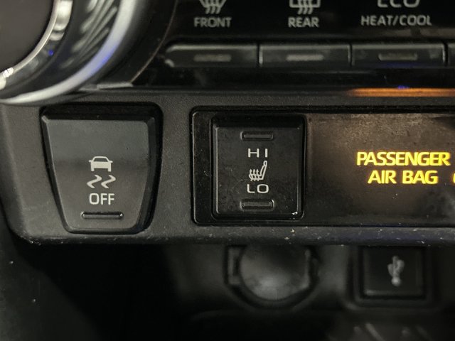 Used 2022 Toyota RAV4 XLE Premium AWD/4WD image 34
