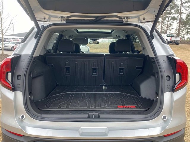 Used 2022 GMC Terrain SLE w/ Driver Convenience Package image 10