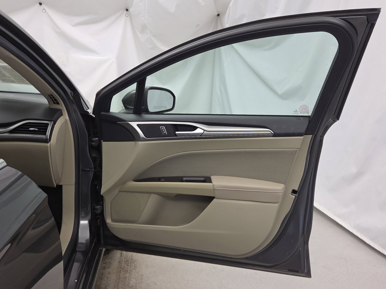 Certified 2020 Ford Fusion SE FWD image 40