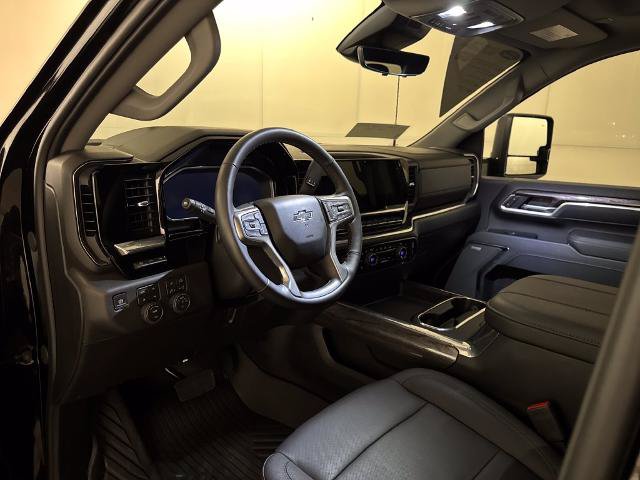 Used 2026 Chevrolet Silverado 2500 LTZ AWD/4WD image 4