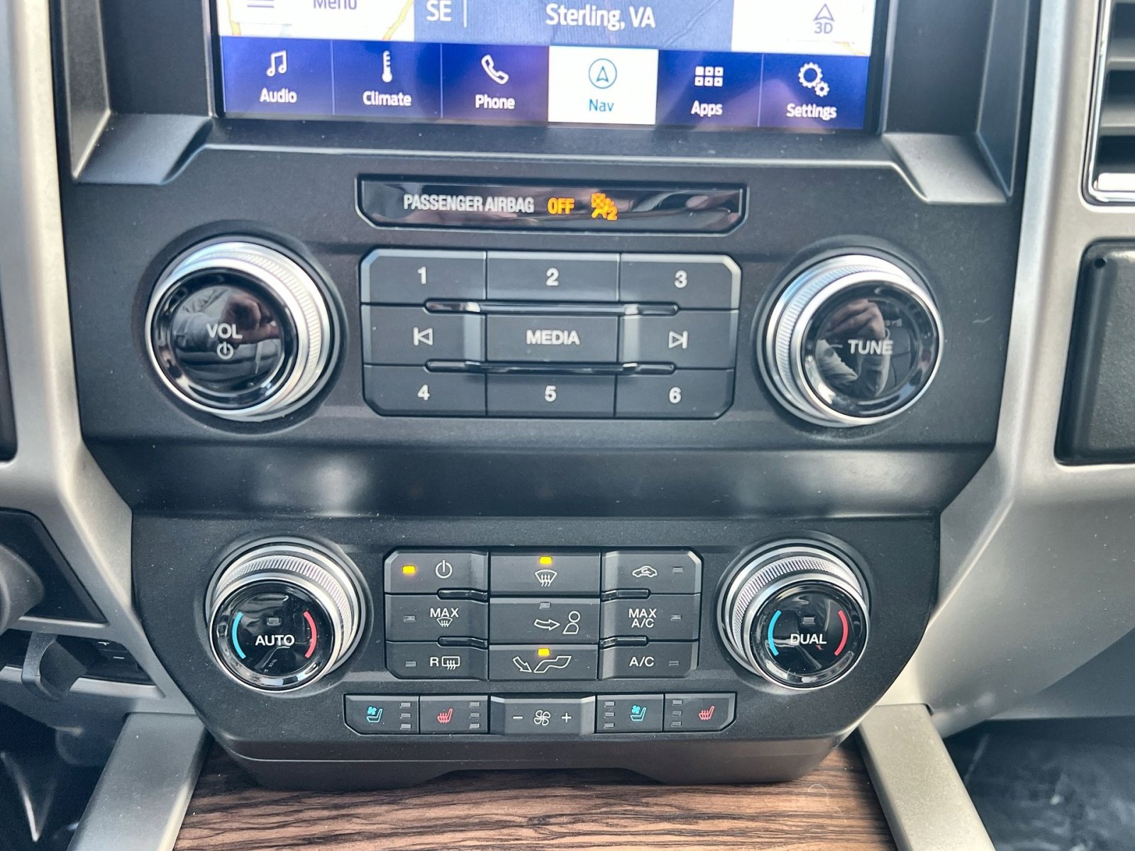 Certified 2020 Ford F150 Lariat w/ Equipment Group 502A Luxury image 21