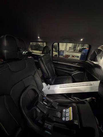 Used 2022 Jeep Grand Cherokee L Limited AWD/4WD image 5