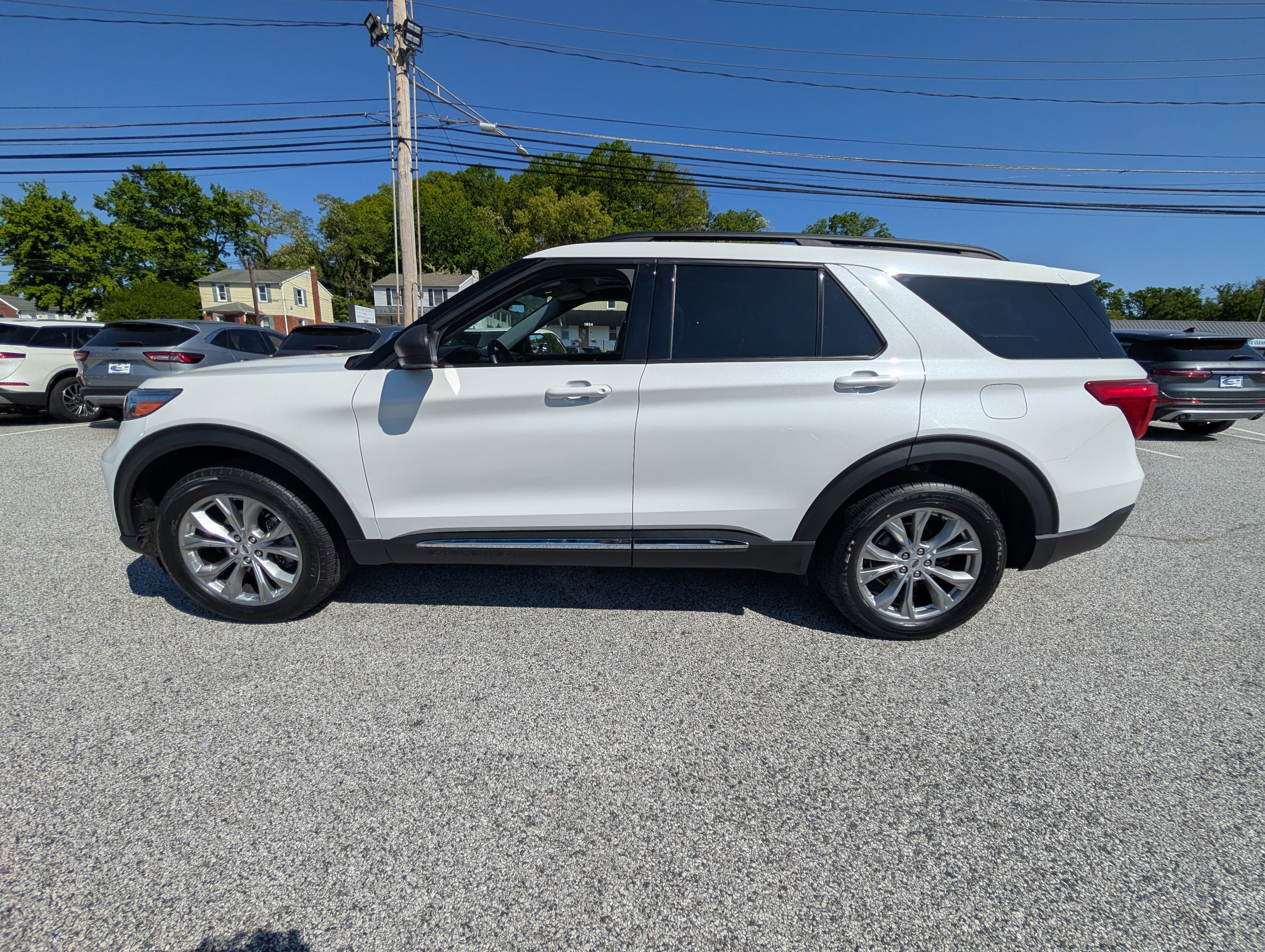 Certified 2023 Ford Explorer XLT w/ Equipment Group 202A AWD/4WD image 3