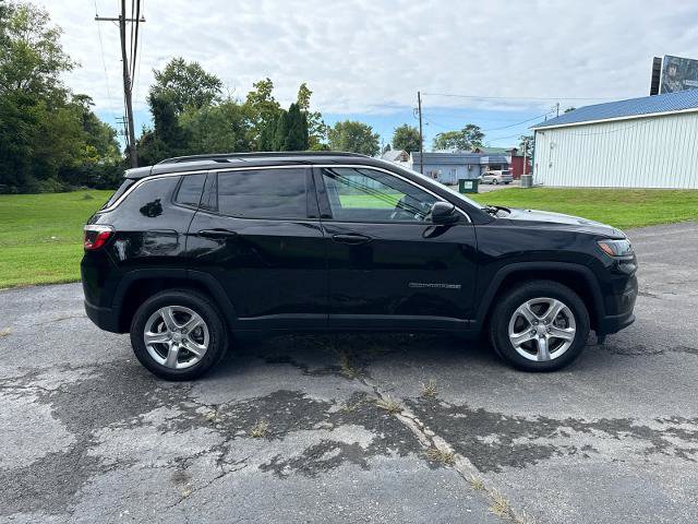 Used 2024 Jeep Compass Latitude AWD/4WD image 4