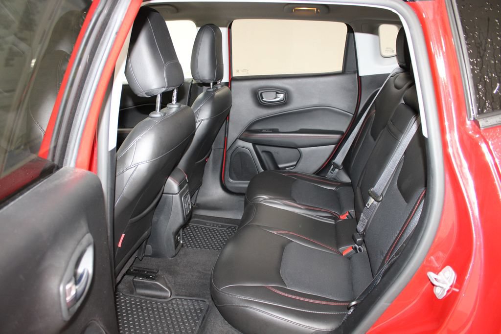 Used 2018 Jeep Compass Trailhawk w/ Leather Interior Group AWD/4WD image 25