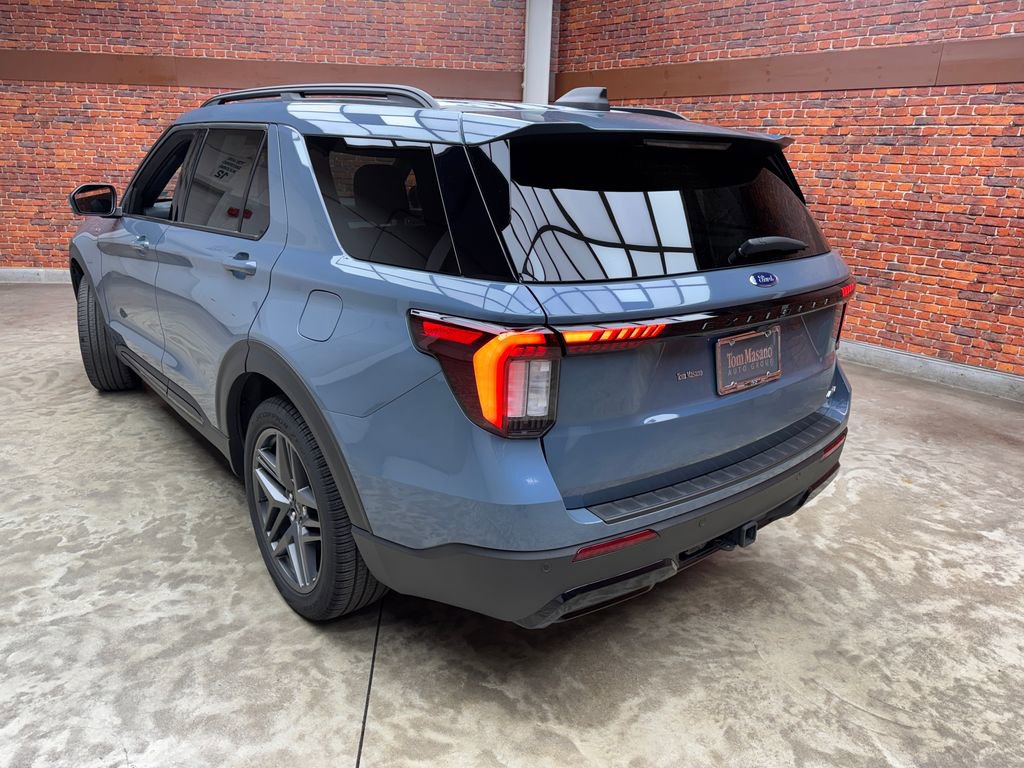 Certified 2025 Ford Explorer ST-Line w/ Premium Package AWD/4WD image 2