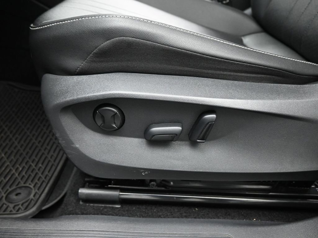 Used 2023 Volkswagen Tiguan SE w/ Panoramic Sunroof Package image 38