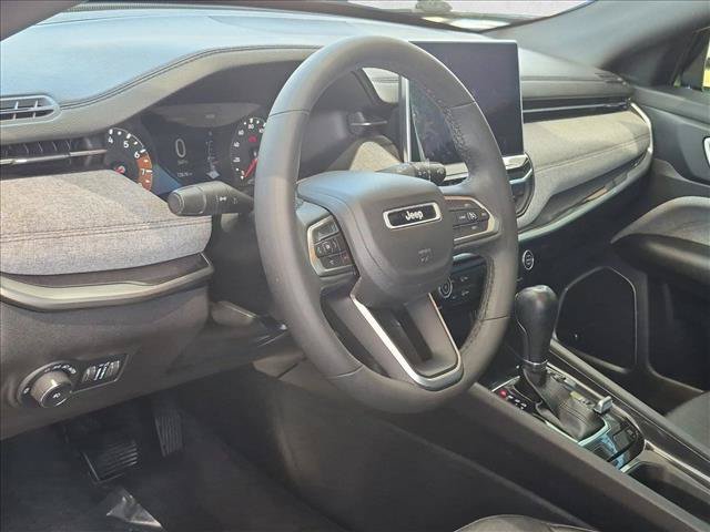 Used 2023 Jeep Compass Latitude w/ Sun and Sound Group AWD/4WD image 10