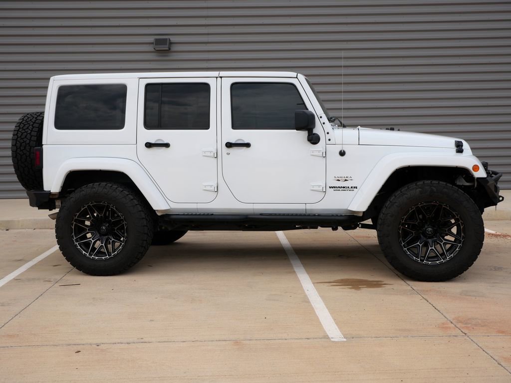 Used 2017 Jeep Wrangler Unlimited Sahara AWD/4WD image 2